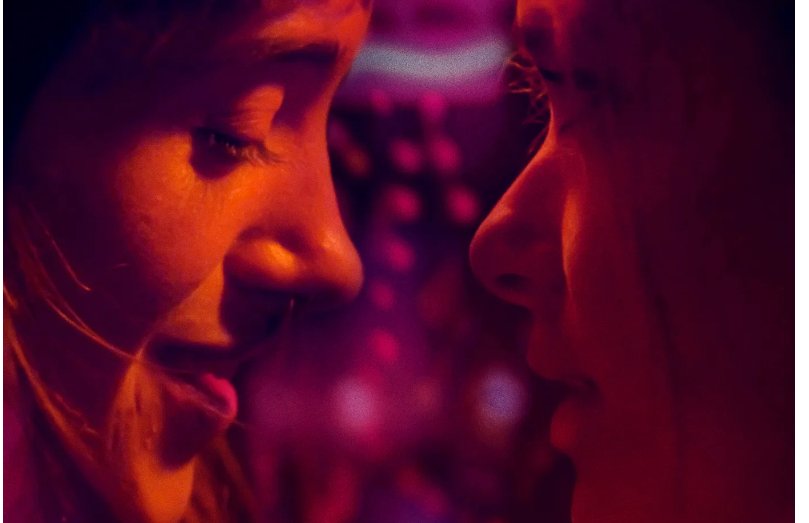 
<span>Ya tenemos el trailer de la película con romance lésbico de Natalia Dyer y Rachel Keller</span>
