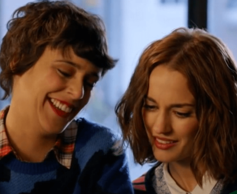 carol-y-adela-de-buscando-el-norte-personaje-lesbico