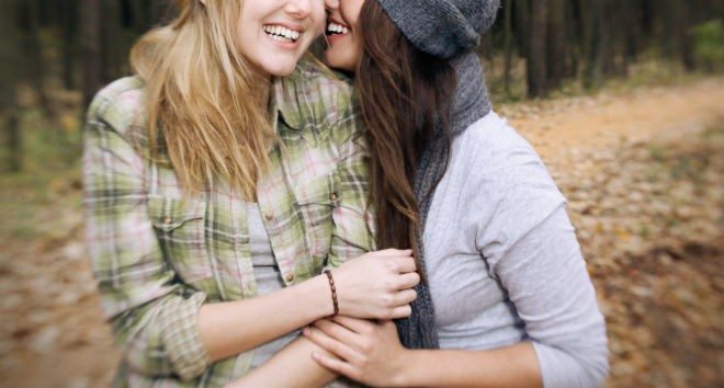 las-lesbianas-adolesncentes-tienen-su-primera-relacion-sexual-antes-1