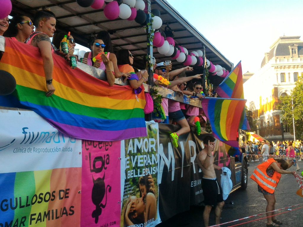 orgullo de madrid carrozas