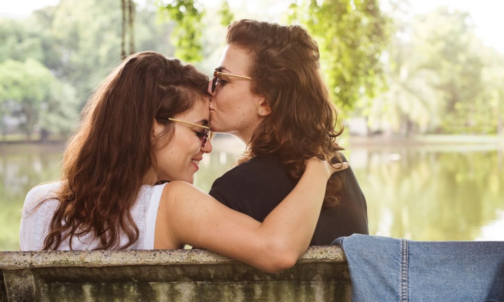 escuela-de-embarazo-y-crianza-madres-lesbianas