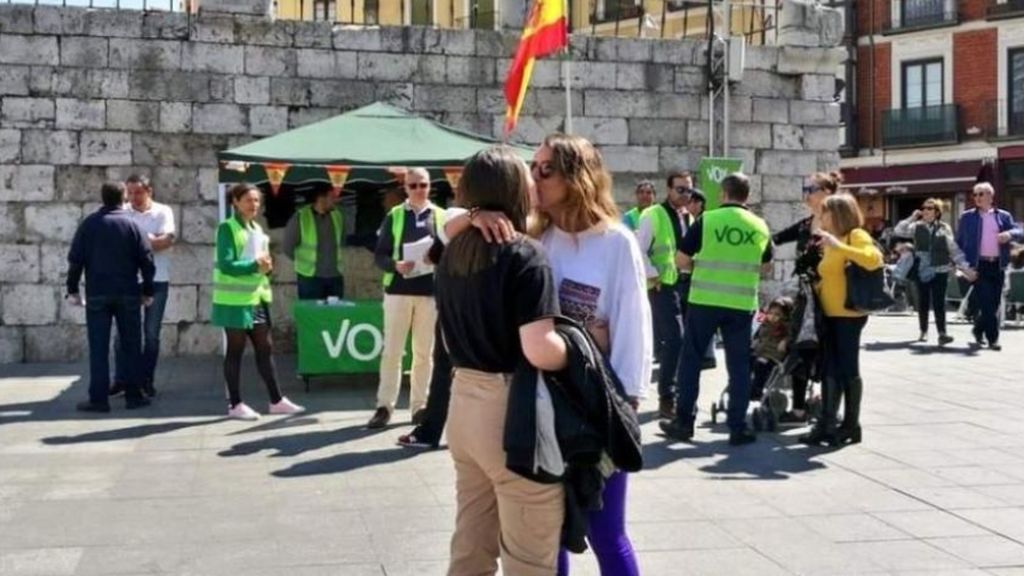 beso-lesbico-vox