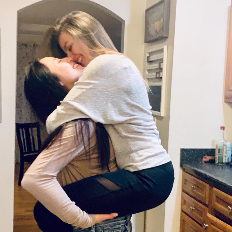 Stephanie Mayorga y Paige Escalera