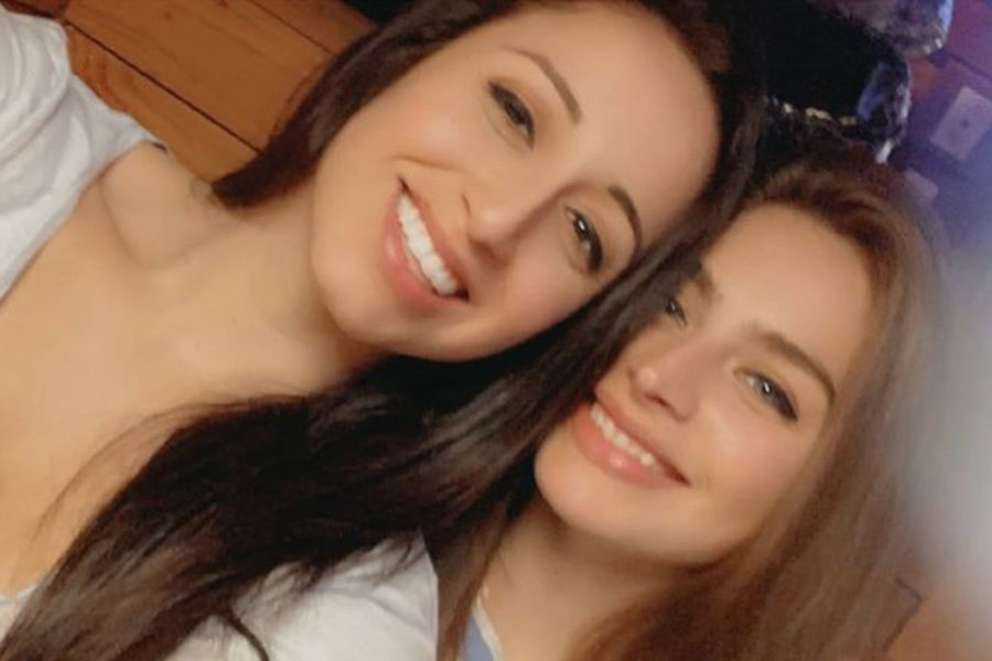 Stephanie Mayorga y Paige Escalera