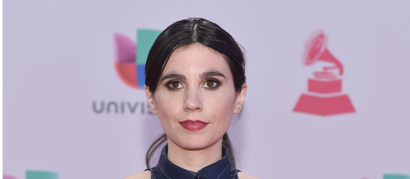 Javiera Mena sale del armario para conseguir novia cuenta