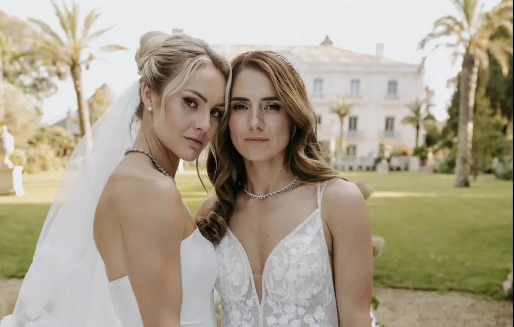 Ellie Carpenter y Daniëlle Van de Donk