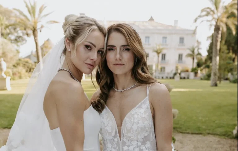 Ellie Carpenter y Daniëlle Van de Donk