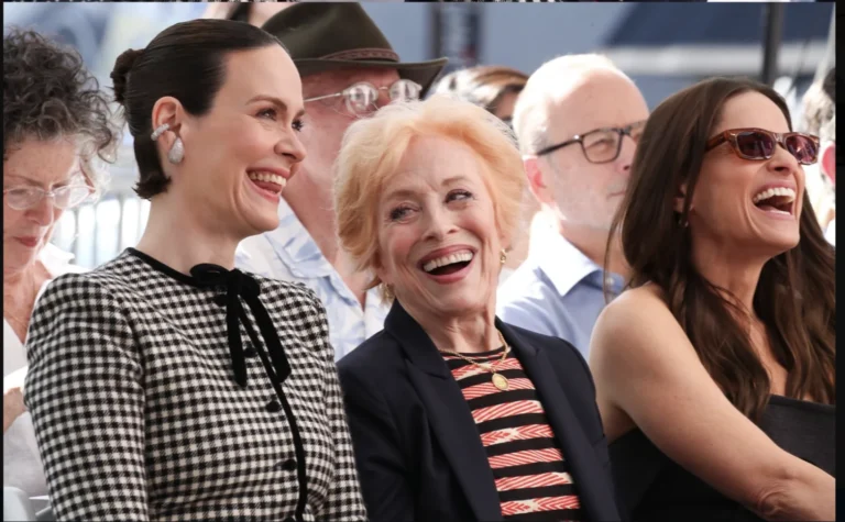 Sarah Paulson recibe estrella en paseo de la fama