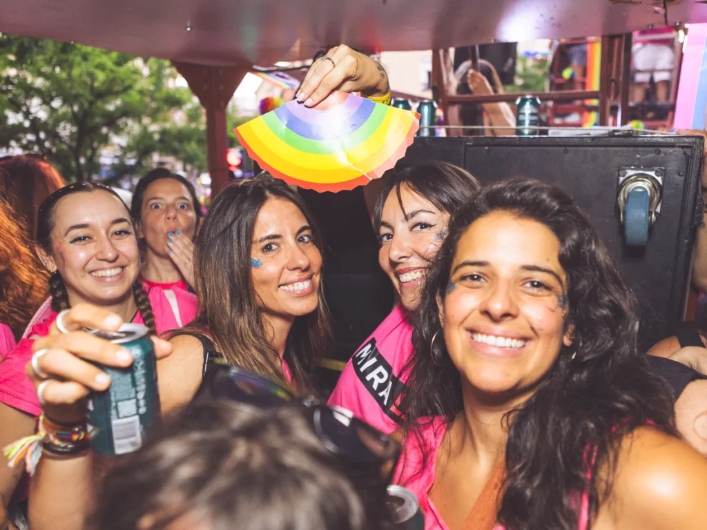 Carroza MíraLES Orgullo Canarias