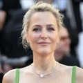 Gillian Anderson recuerda su primer amor con una chica: "Era secreto, ilícito y sentía que estaba mal"