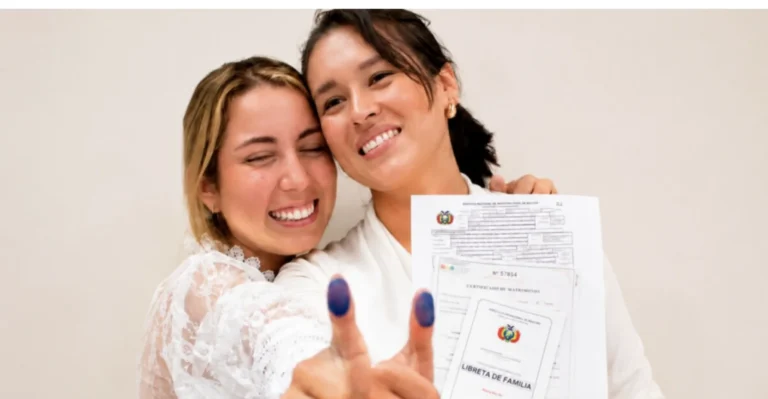 Dos mujeres hacen historia al celebrar el primer matrimonio igualitario de Bolivia