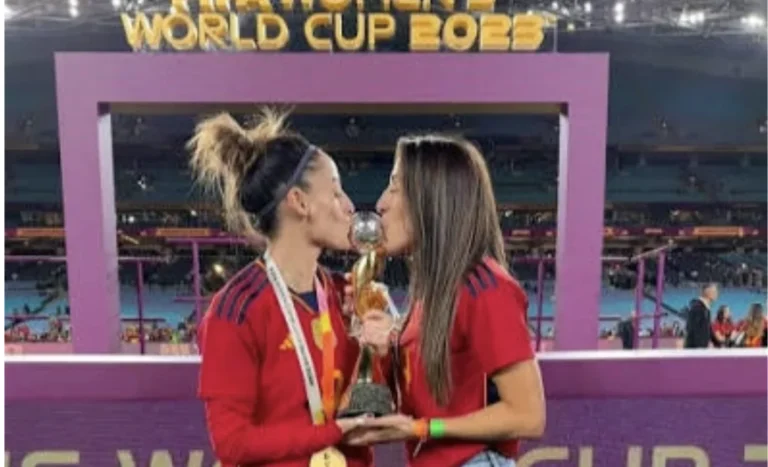 esther gonzalez y estefania cruz