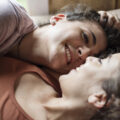 10 cosas que las lesbianas sabemos sobre el orgasmo (y que el resto del mundo está empezando a descubrir)